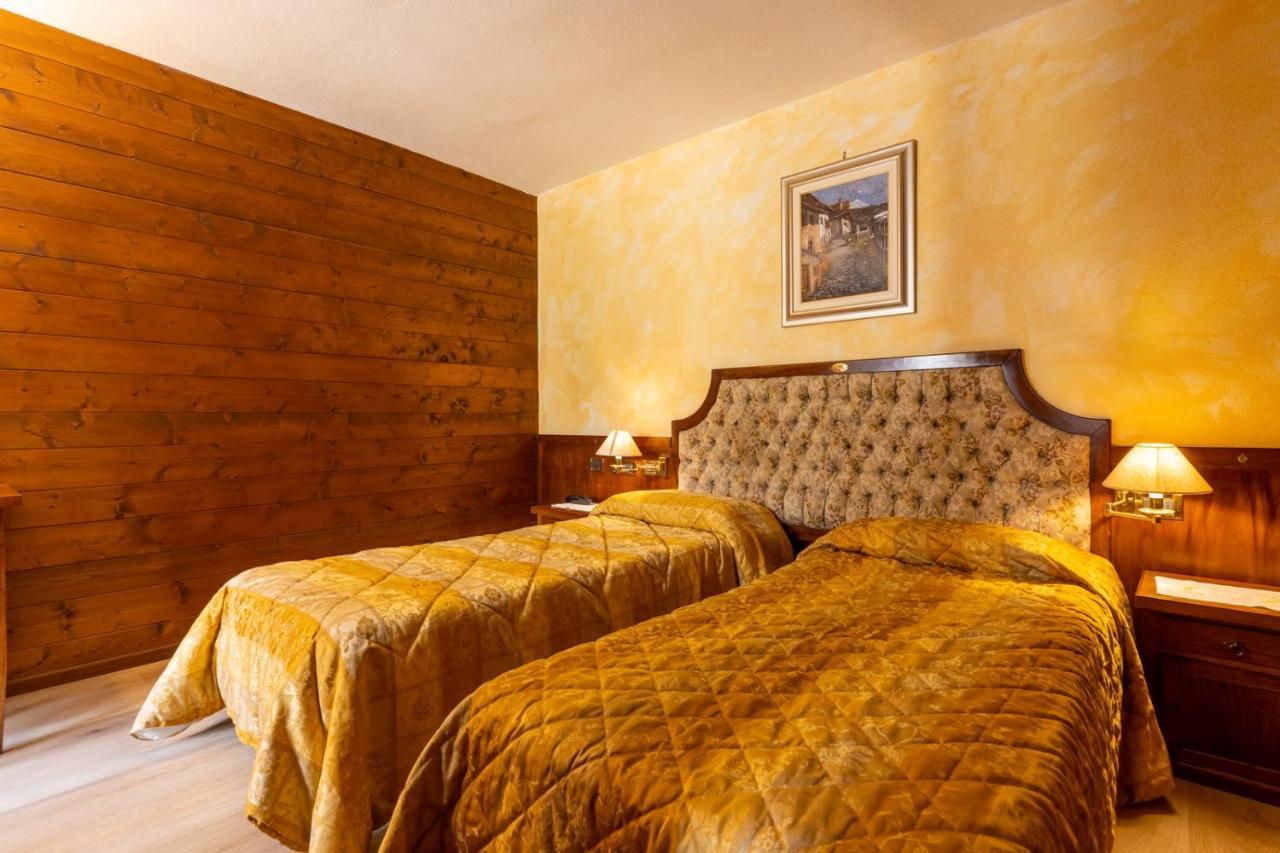Hotel Des Alpes Saint-Rhemy-En-Bosses Exterior foto